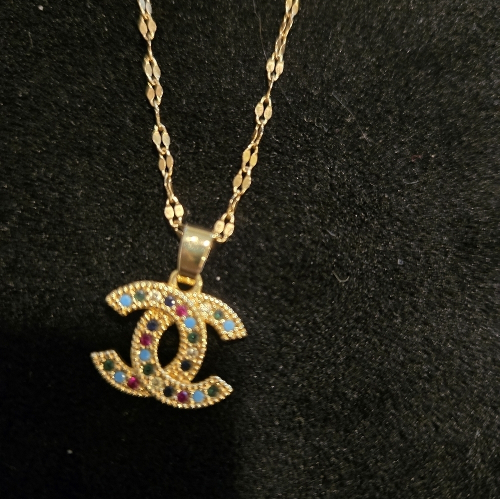 21kgp Dubai Jewelry - Gold Pendant Necklace with Multicolor Accents - Picture 3 of 6